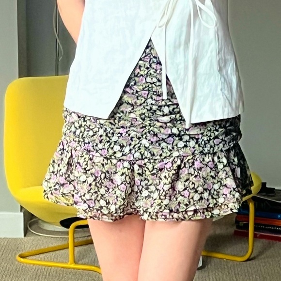 ASTR Floral Smocked Mini Skirt (NWOT) - Picture 2 of 13